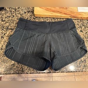 Lululemon Size 2 Sped-Up Low Rise 2.5 Shorts